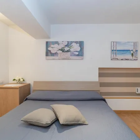 Apartament Mini House 2 *
