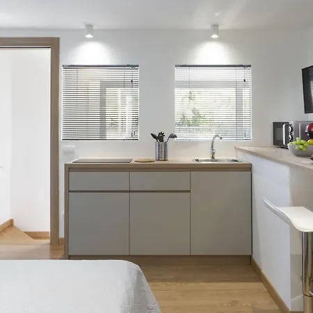 Mini House 2 *